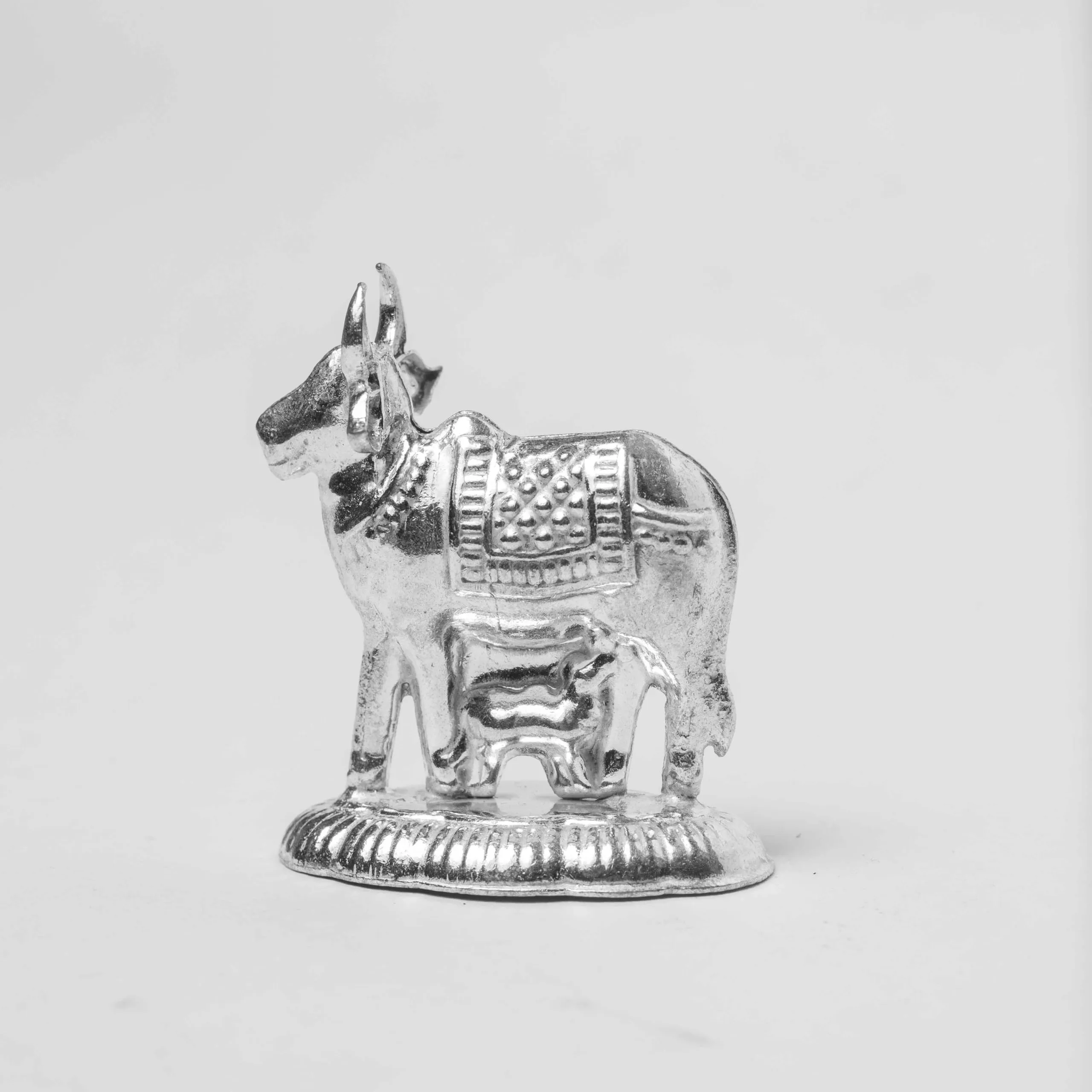 JAYA SANSKRITI Shiny Cow Idol for Puja, Home Decor and Gifting Purpose