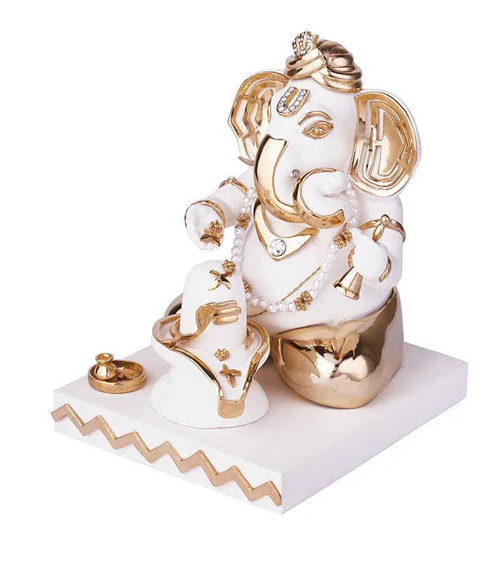 Praying Ganesha